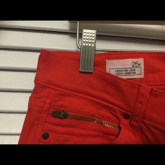 Red Gap legging Jean with zipper detail on back - Picture 7 of 8